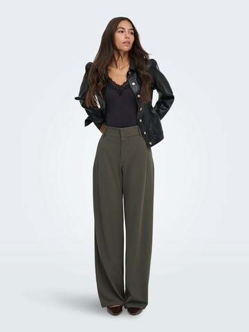 regular Pantaloni con pieghe 'JDYGEGGO' di JDY in verde