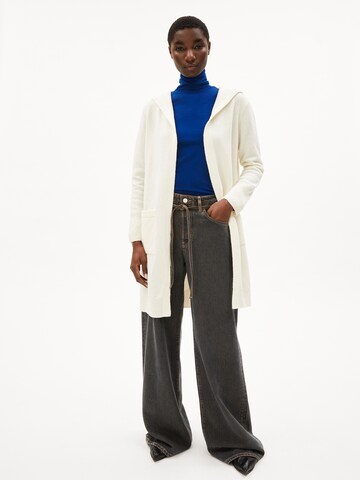 Cardigan ' WANDAA ' ARMEDANGELS en beige
