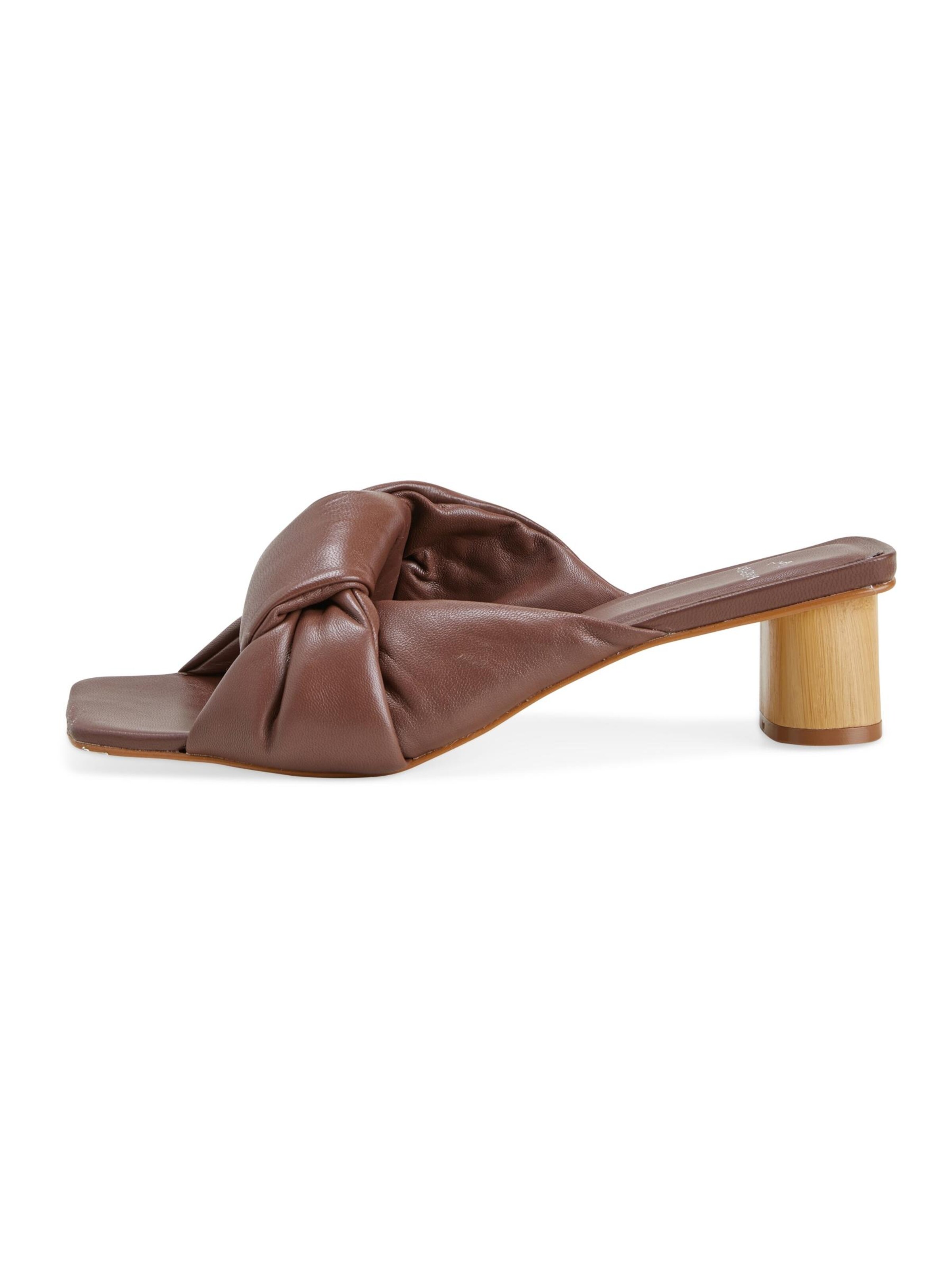 Mangara Atelier Mules 'Caroba' in Brown: front