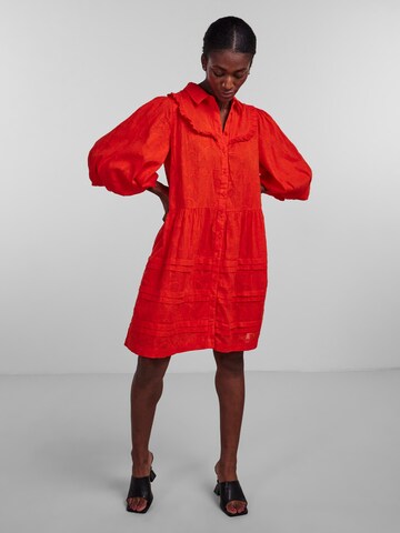 Y.A.S - Vestido camisero 'Jari' en rojo