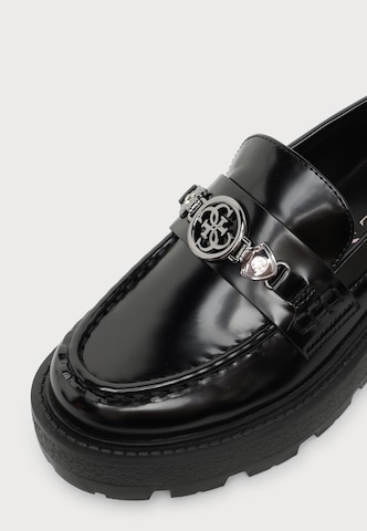 Chaussure basse 'YAAKO' GUESS en noir