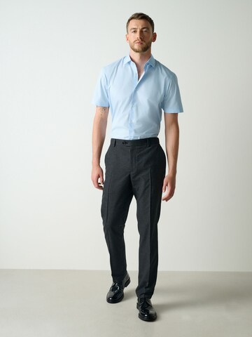 Next - Ajuste regular Camisa en azul