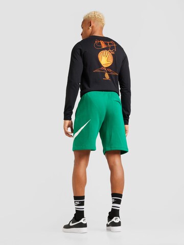Nike Sportswear Normální Kalhoty 'CLUB' – zelená