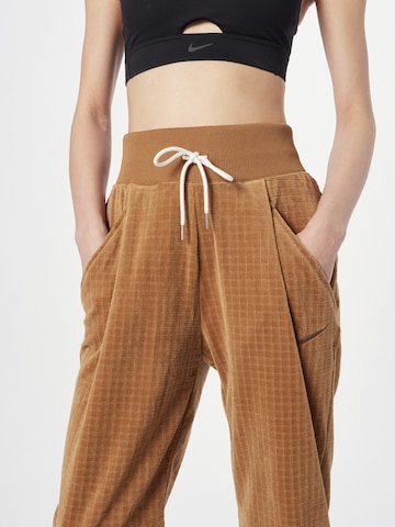 Nike Sportswear Tapered Pleat-front trousers in Brown