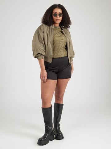 Camicia da donna 'PCOLLINE' di PIECES Curve in verde