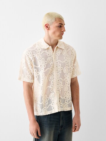 Fit confort Chemise Bershka en blanc : devant