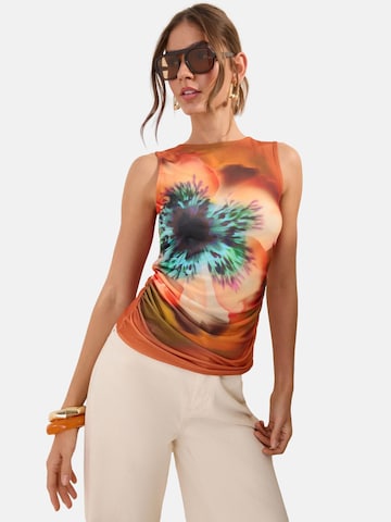 Friends Like These Top in Oranje: voorkant