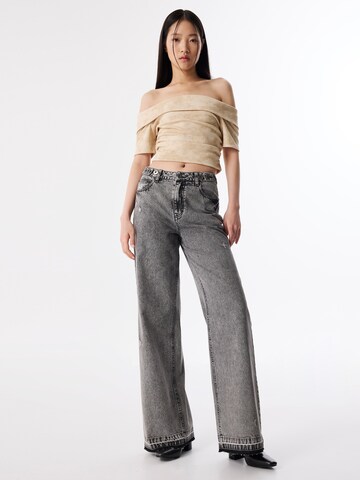 Twist Shirt in Beige