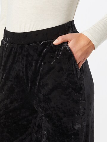 s.Oliver Wide leg Pants in Black