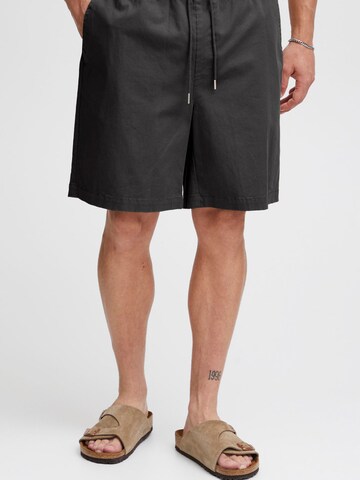 !Solid - Loosefit Pantalón chino 'JOE' en negro: frente