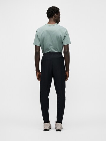 Nike Sportswear Slimfit Παντελόνι σε μαύρο