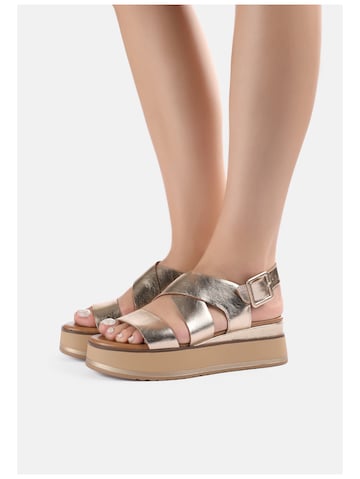 INUOVO Sandals in Gold