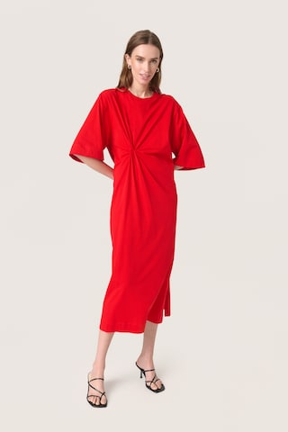 SOAKED IN LUXURY Kjole 'Aeve' i rød: forside