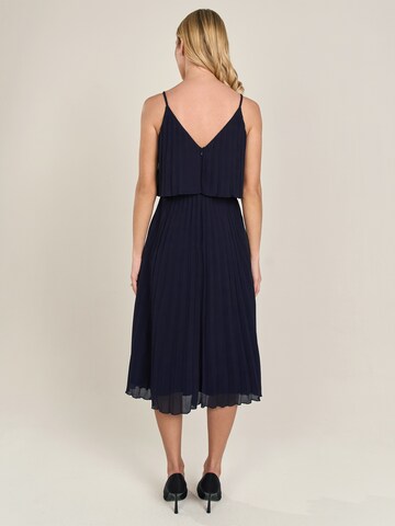 APART Kleid in Blau