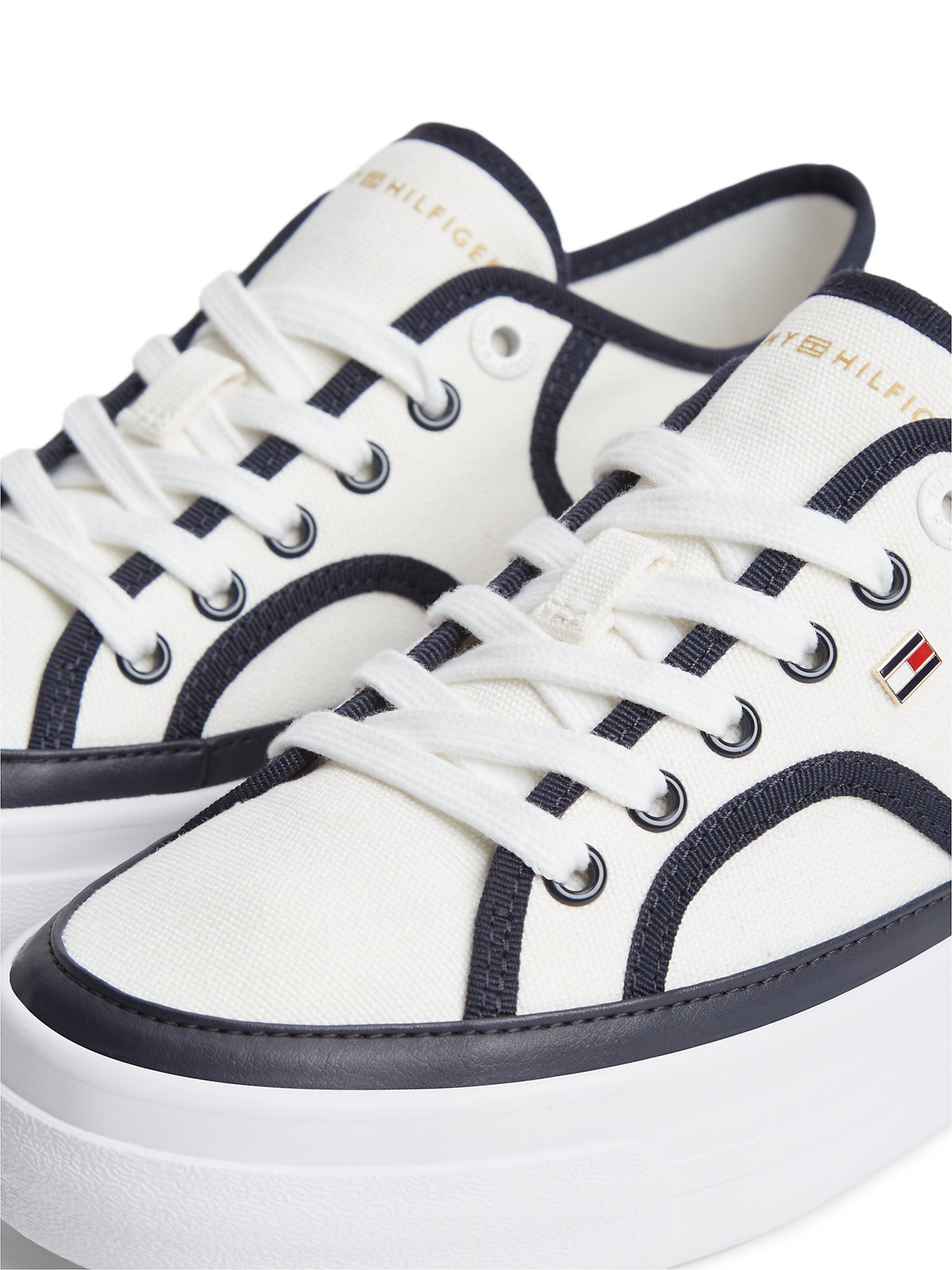 TOMMY HILFIGER Sneaker in Weiß