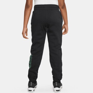 Nike Sportswear Tapered Hose in Schwarz