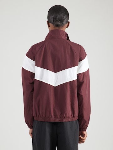 Nike Sportswear Φθινοπωρινό και ανοιξιάτικο μπουφάν σε κόκκινο: πίσω