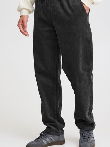 Loosefit Pantalon chino ' DARIO ' The Jogg Concept en gris : devant