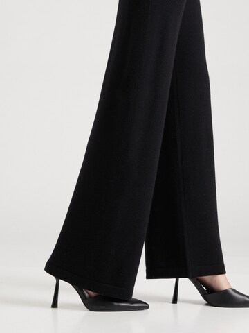 Max Mara Leisure Boot cut Pants in Black