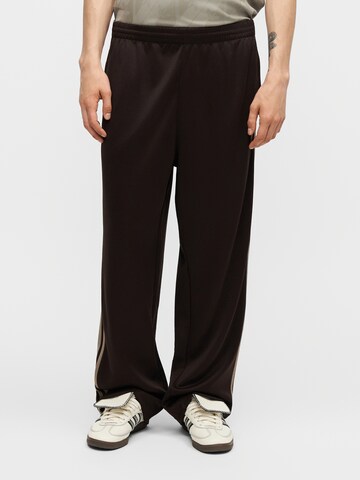 ADIDAS ORIGINALS Свободный крой Штаны 'Adicolor' в Коричневый: спереди