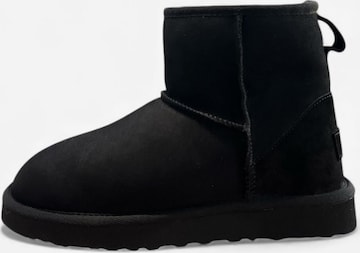 Begoria Booties 'Suede' in Black: front