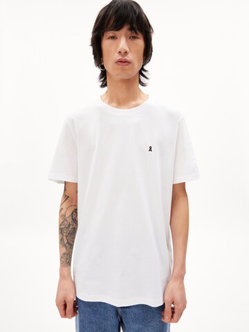 ARMEDANGELS Тениска 'LAARON' в бяло: отпред
