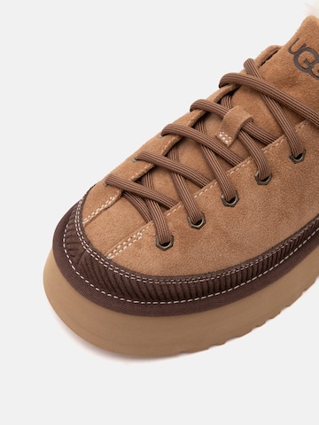 Scarpa stringata 'Heritage' di UGG in marrone