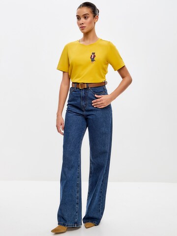 CAT by Maniita Lacitta Shirt 'COUNTRY CAT' in Geel