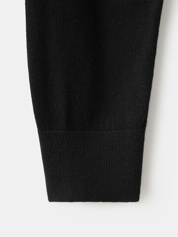 MANGO Svetr 'LUCCAV' – černá