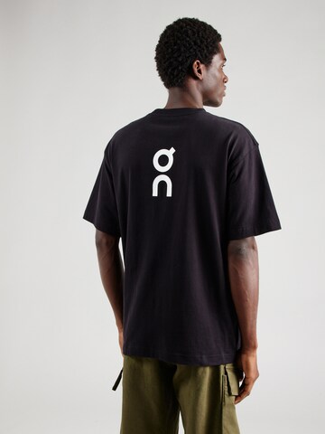 On Shirt 'Club' in Black: front