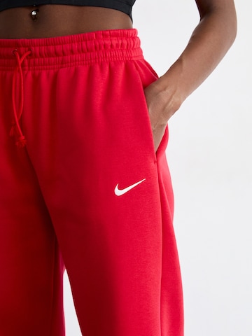 Nike Sportswear Tapered Hose 'Phoenix' in Rot