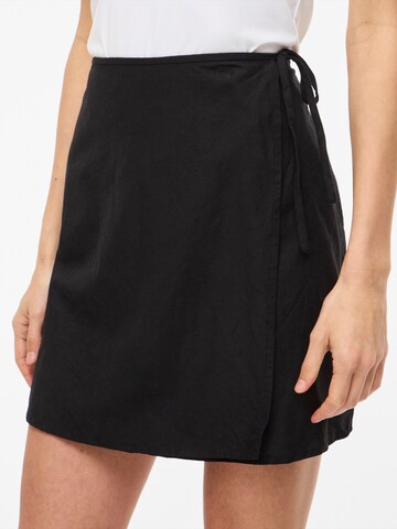 Fustă de la VILA pe negru