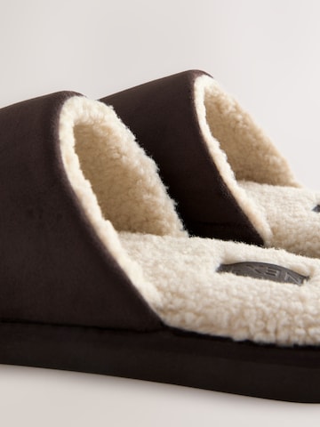 Next Toasuss, värv pruun