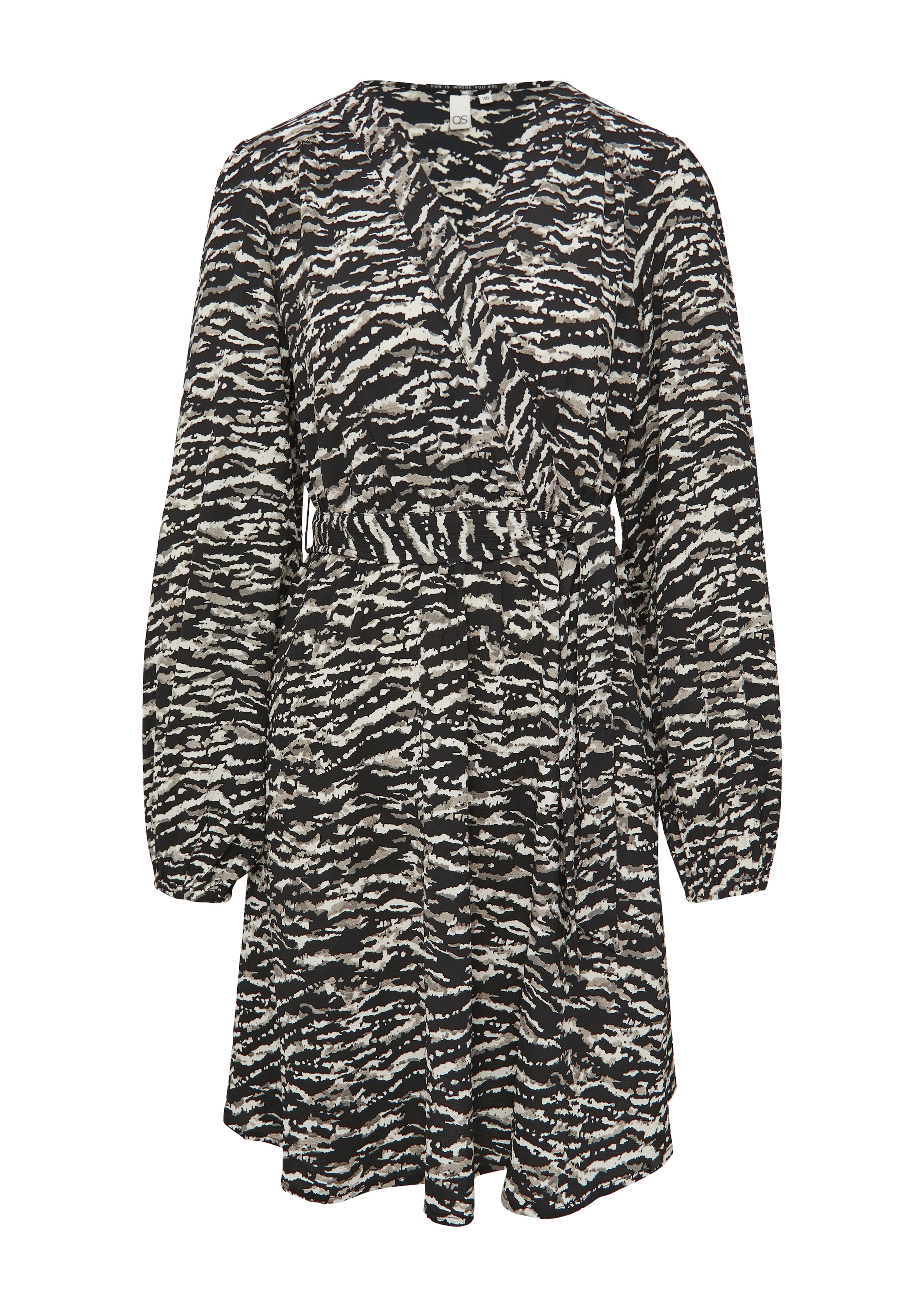 melns QS Kleita: no priekšpuses