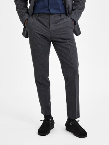 SELECTED HOMME Regular Trousers with creases 'Josh' in Grey: front