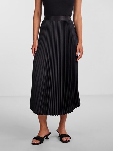 YAS Skirt 'Celine' in Black: front