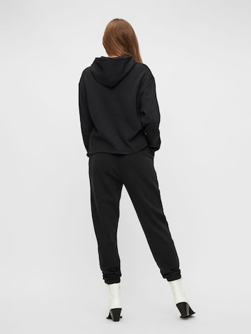 PIECES Sweatshirt 'Chilli' in Schwarz