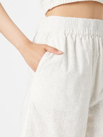 Noa Noa Regular Shorts in Beige