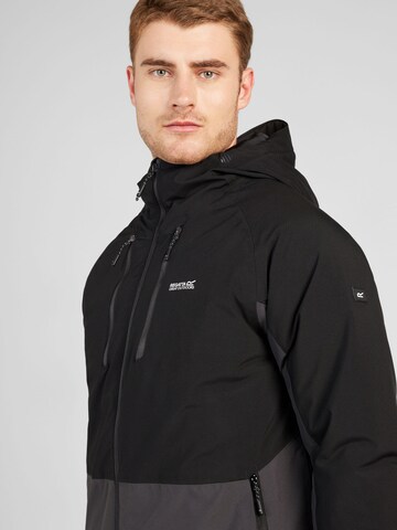 REGATTA Outdoorjacke 'Highton III' in Schwarz