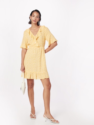 Robe 'Rea' ABOUT YOU en jaune