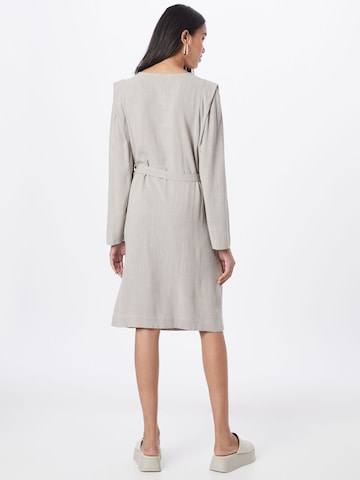 Robe 'Quinn' Esmé Studios en gris