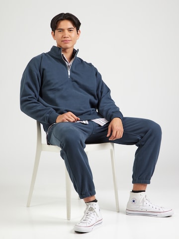 Abercrombie & Fitch Mikina 'ESSENTIAL' – modrá