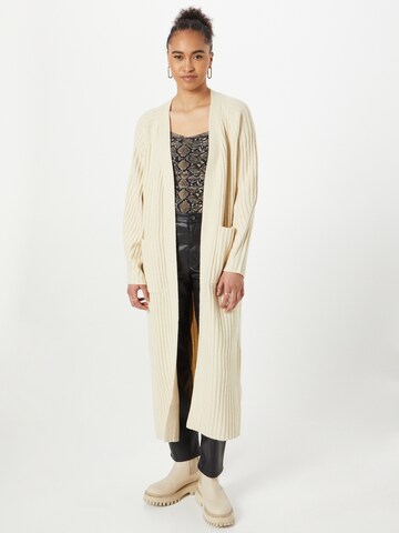 Gina Tricot Gebreid vest 'Beccy' in Beige: voorkant