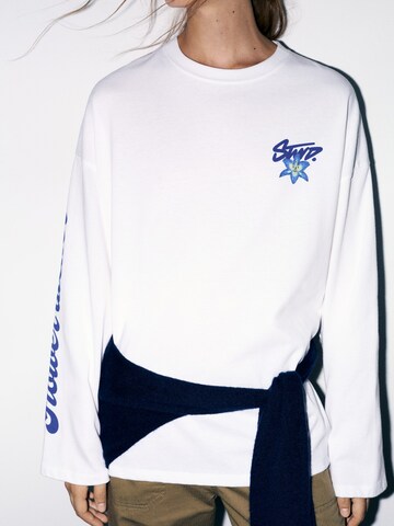 Pull&Bear Shirt in White: front
