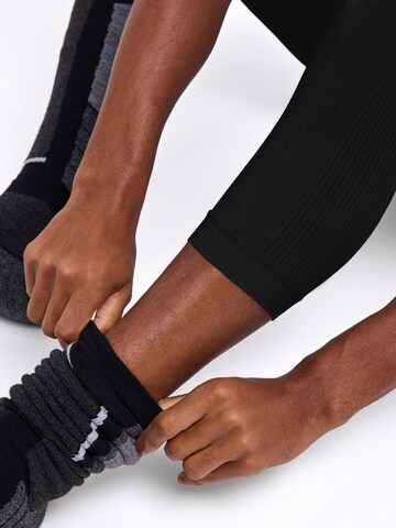 FALKE Regular Sporthose '3/4'‌‌‌‌ in Schwarz
