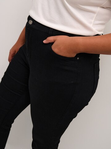 KAFFE CURVE Slimfit Jeans 'Willa' in Schwarz