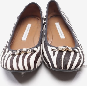 Diane von Furstenberg Flats & Loafers in 37 in Brown