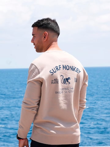 Surf Monkey Sweatshirt 'Rette das Ozean' in Beige