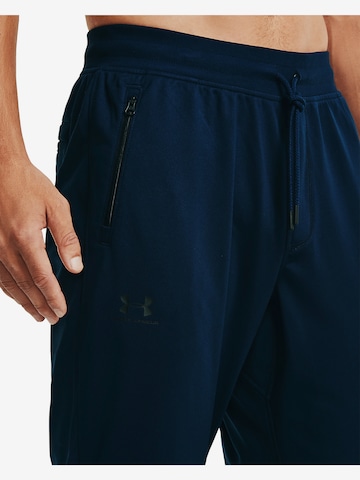 UNDER ARMOUR Tapered Sportbroek in Blauw