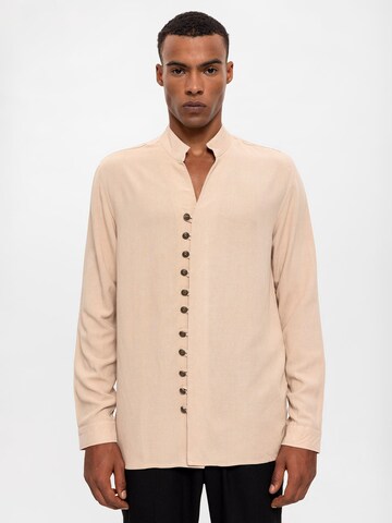 Coupe regular Chemise Antioch en beige : devant
